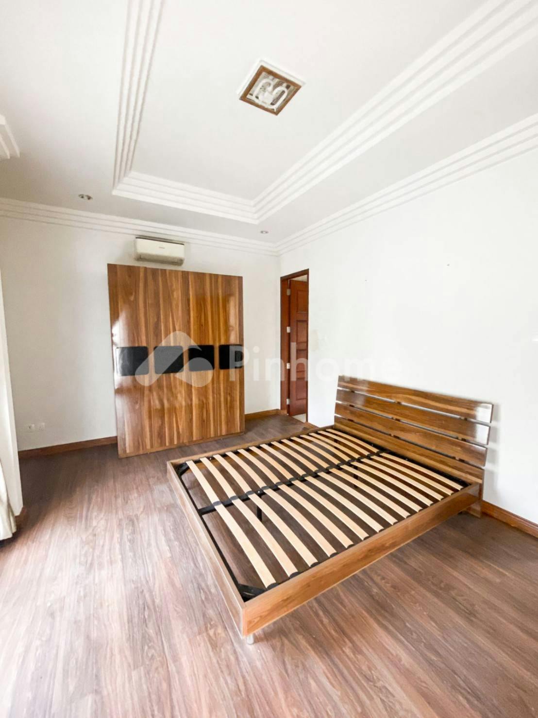 dijual rumah 2 lantai full furnish siap pakai di villa panbil residences - 4