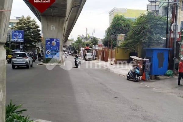 dijual ruko lokasi strategis di jl  ciledug raya  cipulir  kebayoran lama  jakarta selatan - 2