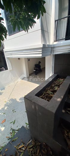 dijual rumah baru di jln alam elok  view hotel intercontinental di pondok pinang - 18