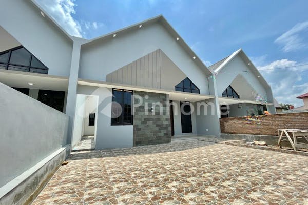 dijual rumah jl stella raya di stella permata residence - 2