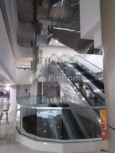 dijual apartemen siap huni dekat mall di apartemen praxis - 5