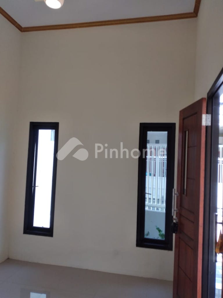 dijual rumah 1 lantai lokasi strategis di jl  raya pakal surabaya - 3