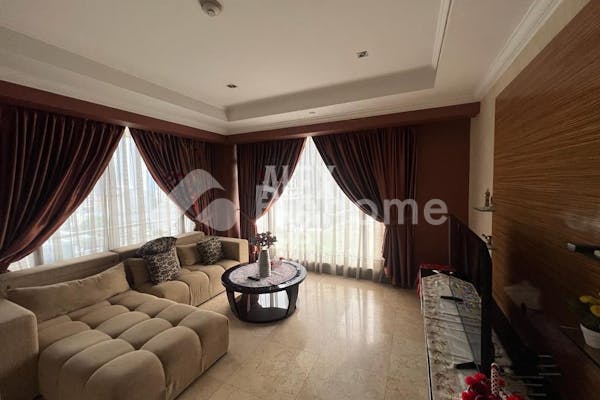 dijual apartemen strategis fully furnished di istana sahid - 5