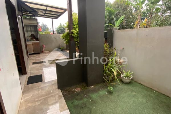 dijual rumah fasilitas terbaik di depok di jalan kp  kandang - 12