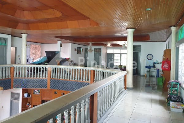 dijual rumah lokasi strategis nyaman   asri di jln lampiri - 6