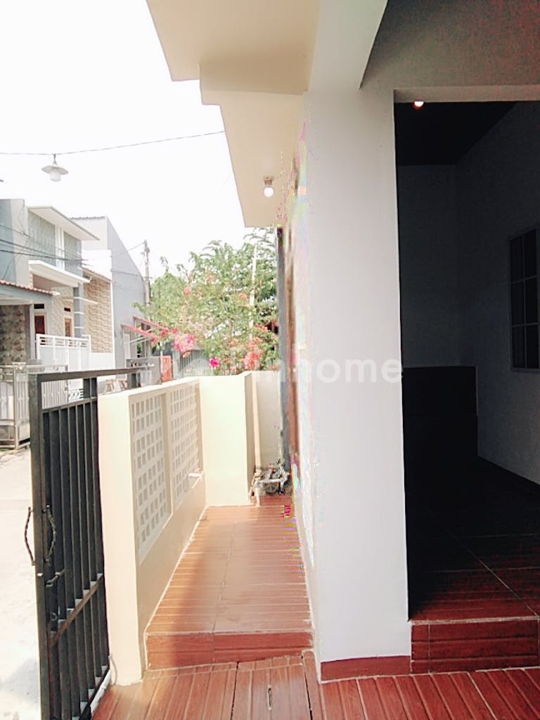 dijual rumah 2 lantai minimalis pondok ungu permai bekasi di pondok ungu permai - 2