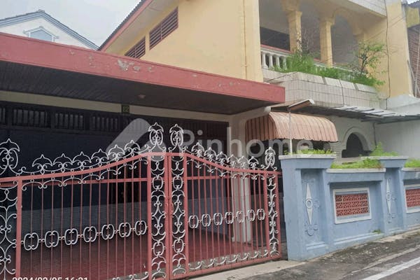 dijual rumah 2 lantai murah tengah kota di jl  duku - 11