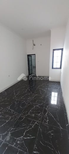 dijual rumah baru di jln alam elok  view hotel intercontinental di pondok pinang - 37