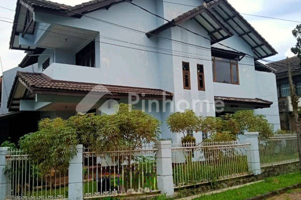 dijual rumah 2 lantai hook di taman kopo melati - 1