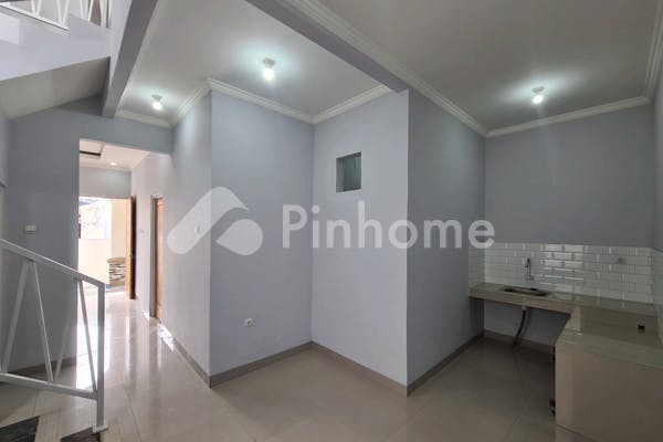 dijual rumah townhouse modern classic di jln ksu tirtajaya depok - 6