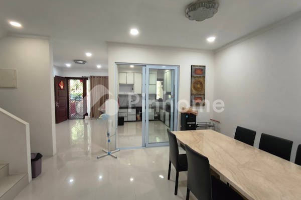 disewakan rumah 2 lantai full furnished di villa panbil residence - 4