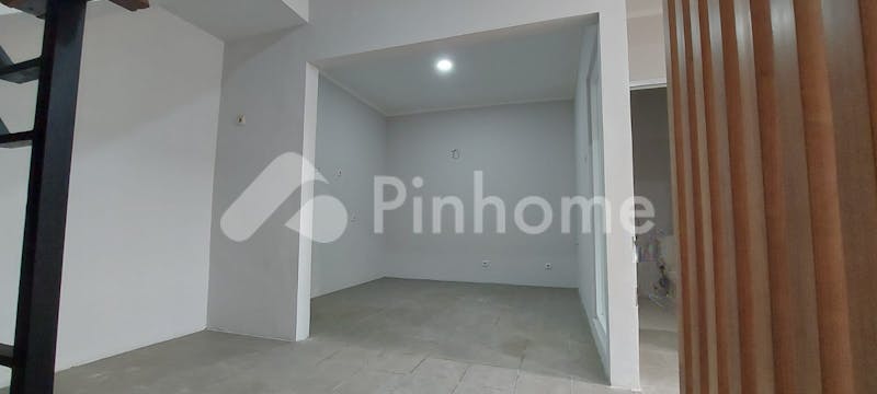 dijual rumah 2 lantai baru renovasi di tatar banyaksumba  kbp - 7