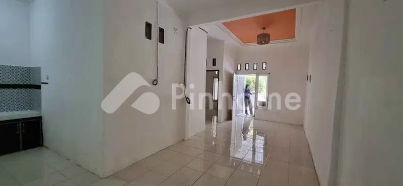 dijual rumah dalam komplek lokasi strategis di jl  ciracas serang - 3