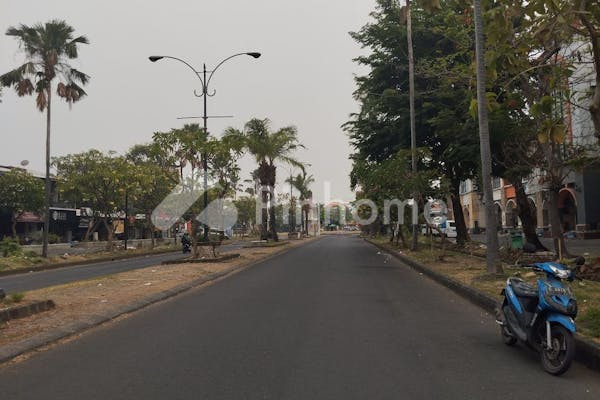 disewakan ruko 3 lantai dekat upn di purimas gunung anyar - 4