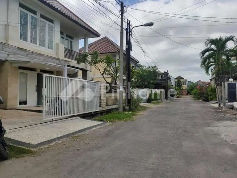 Dijual Rumah Siap Huni Dekat Lapangan di Jl. Tukad Barito - Gambar 2