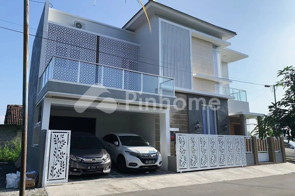 similar property dijual rumah mewah megah siap pakai di jl purwomartani sleman - 3