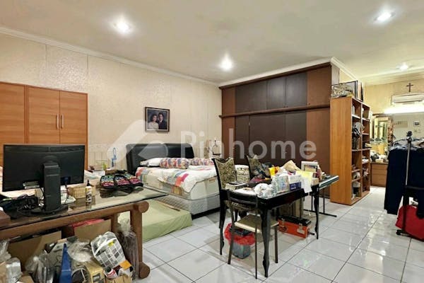 dijual rumah mewah 2 lt strategis dkt mrt di jl  cemara - 3