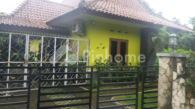 dijual rumah siap huni dekat rs di jl  kaliurang km 9 - 6