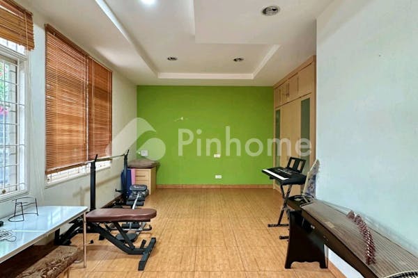 dijual rumah mewah 2 lt strategis dkt mrt di jl  cemara - 19