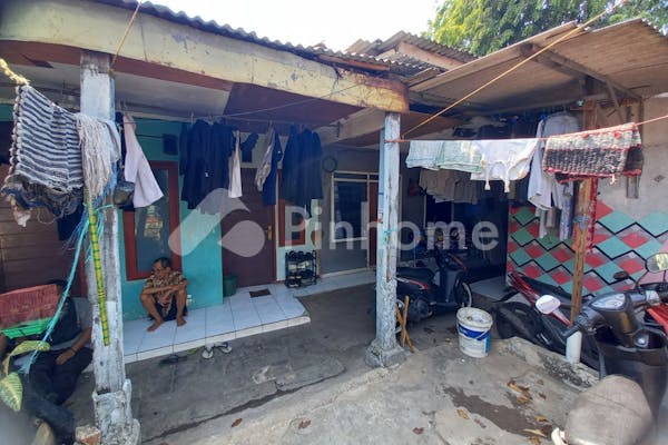 dijual rumah lokasi strategis di jl  raya pos pengumben - 9