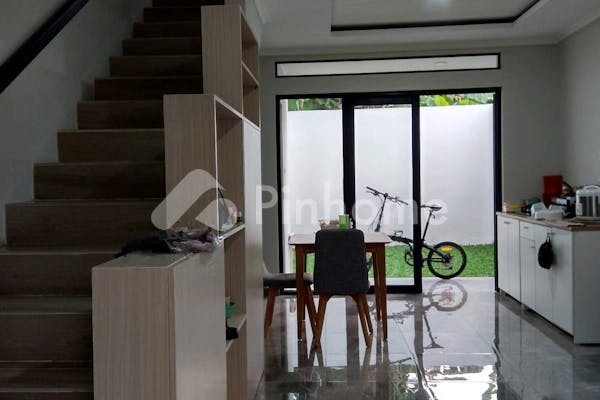 dijual rumah siap pakai di cibubur kranggan - 9