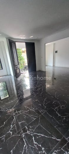 dijual rumah baru di jln alam elok  view hotel intercontinental di pondok pinang - 26