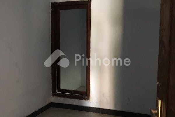 dijual rumah siap pakai nyaman dan asri di pondok halim 2 blok f3 no  12 - 8