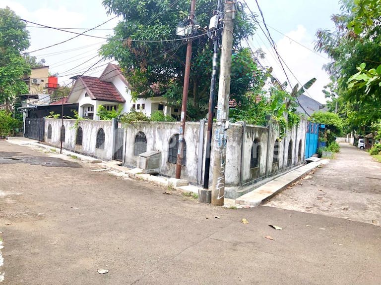 dijual rumah bagus siap huni taman luas di villa pamulang - 2