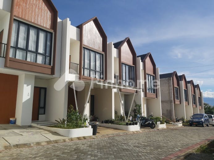 dijual rumah konsep modern dekat metro indah mall di jl palasari  cipadung kec cibiru - 9