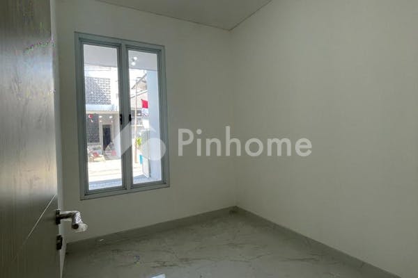 dijual rumah minimalis dekat rs mitra di kedung baruk - 10