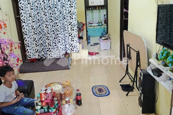 dijual rumah 2 lantai di jl  raya kedaung barat - 17