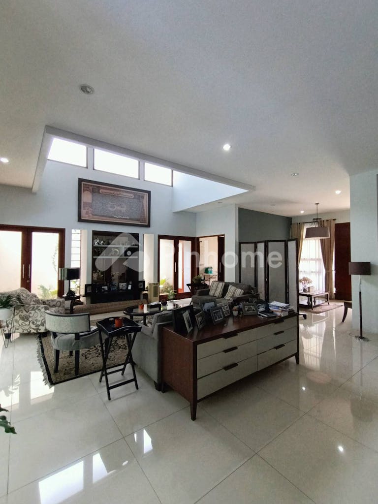 dijual rumah modern bagus dan nyaman di jl  siaga pejaten barat - 8