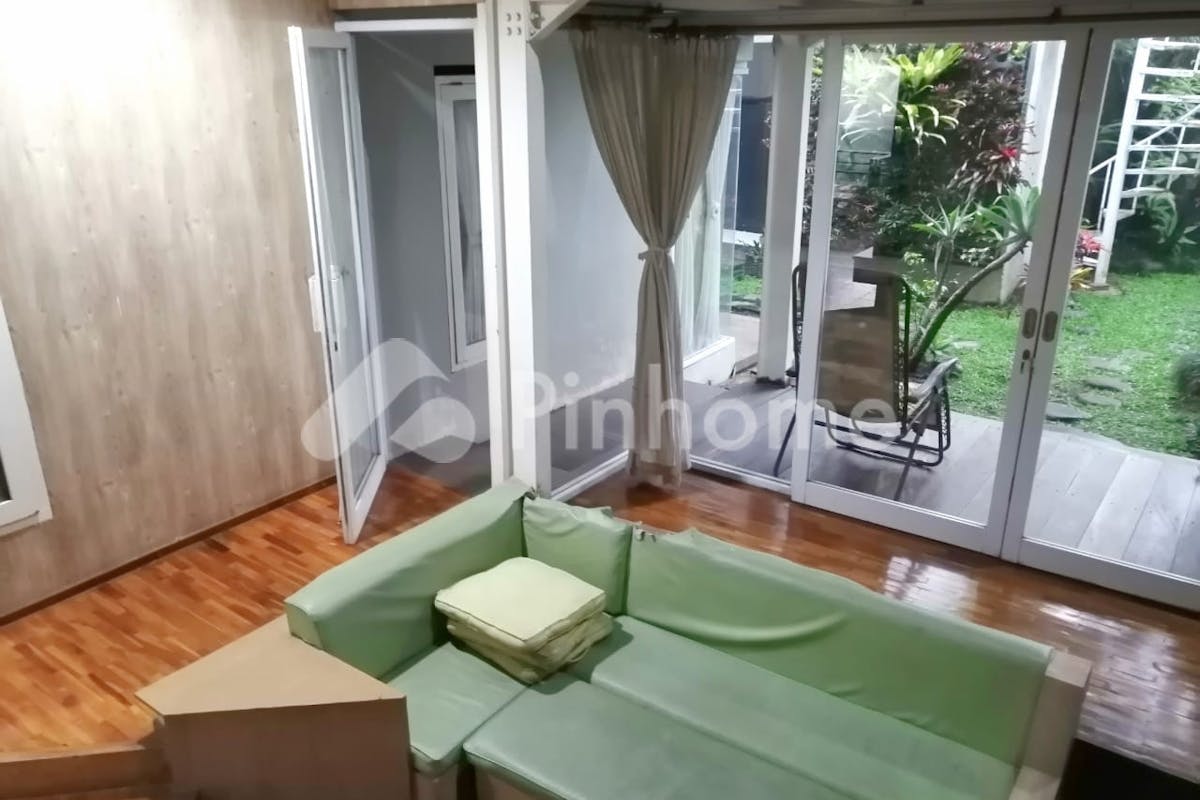 similar property dijual rumah villa semi furnish siap pakai di jl  sersan bajuri - 3