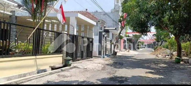 dijual rumah lokasi super strategis di cengger ayam - 2