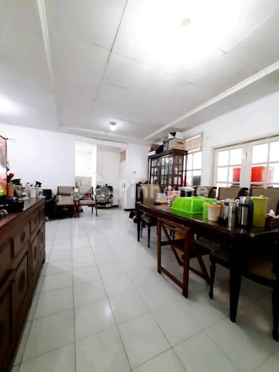 dijual rumah sektor 3 di jl  camar - 4