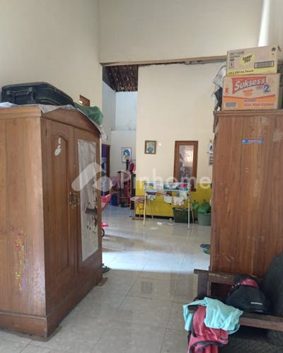 dijual rumah adem di pakunden - 4