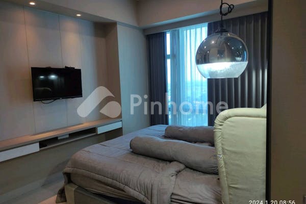 disewakan apartemen 3 br full furnish private lift di apartemen la riz mansion pakuwon mall sby - 10