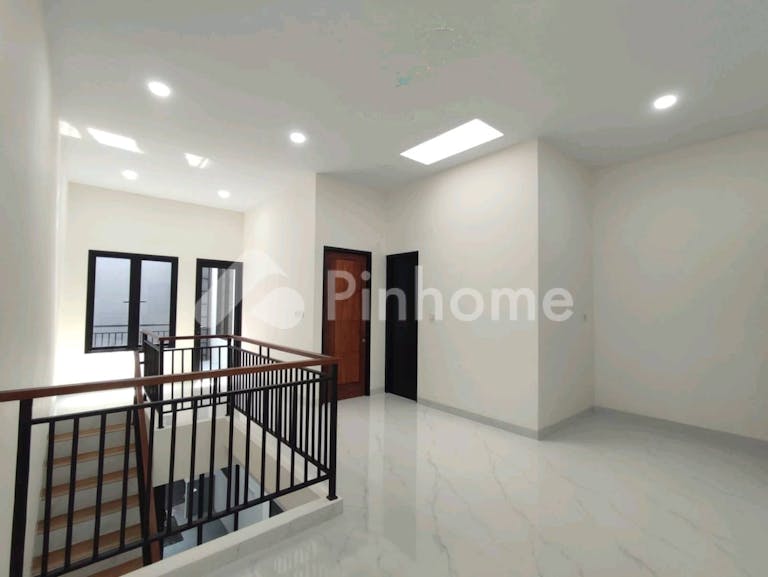 disewakan rumah taman aries jakbar brand new  uk 120m2  2 lantai di perumahan taman aries - 4