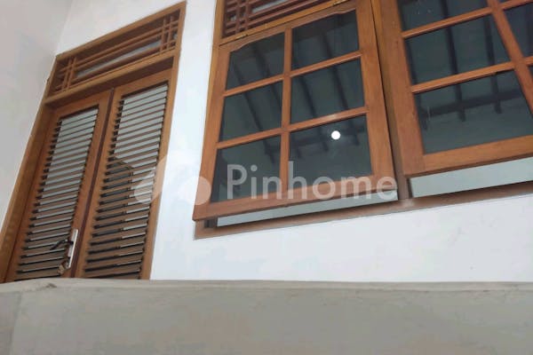 dijual rumah 2 lantai murah tengah kota di jl  duku - 6