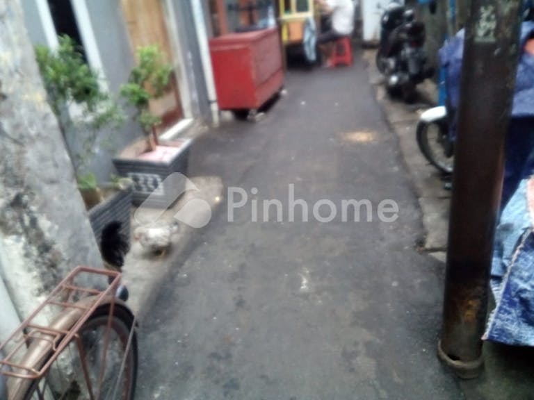 dijual rumah harga terbaik di jalan johar - 5