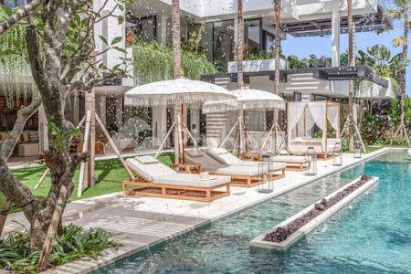 Dijual Rumah Villa Siap Pakai Dekat Kawasan Wisata di Jalan Pantai Canggu - Gambar 1