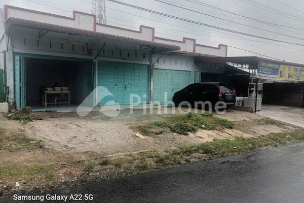 dijual rumah lokasi strategis di jl  karangsari permai - 2