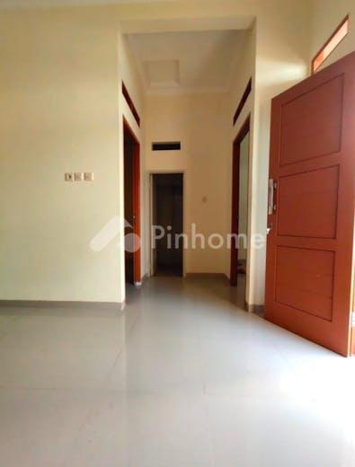 dijual rumah siap huni dekat rs di jl merpati raya - 2