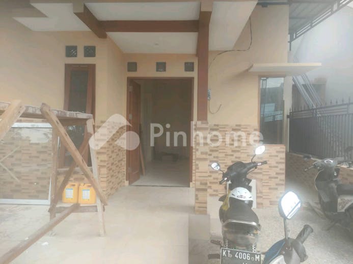 dijual rumah 2 lantai sepinggan dkt bandara di jl  palm hilss rt08 sepinggan balikpapan - 2