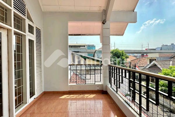 dijual rumah mewah 2 lt strategis dkt mrt di jl  cemara - 16