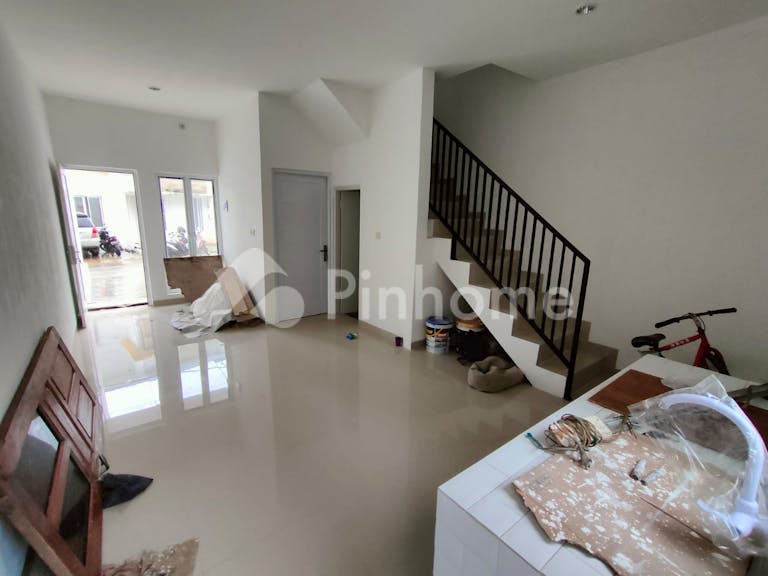 dijual rumah siap huni dekat stasiun di jl agus salim kota bekasi - 2