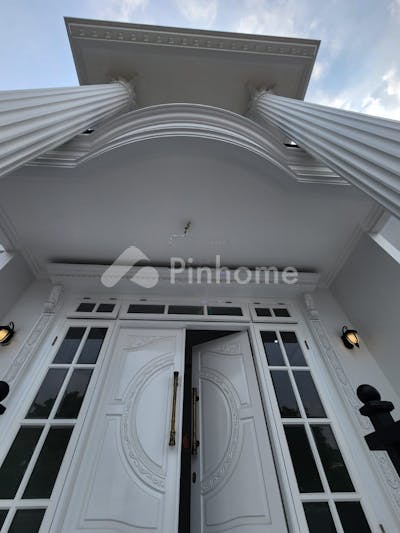 dijual rumah brand new white house classic lift di cilandak - 3