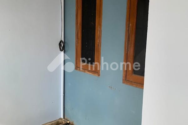 dijual rumah 2 lantai cengkareng jakbar di cengkareng timur - 2