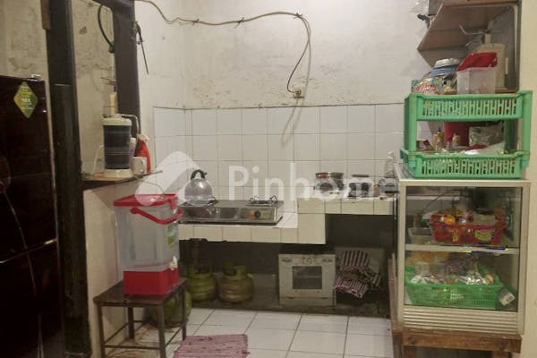 dijual rumah lama  nyaman di pusat kota di margahayu - 9