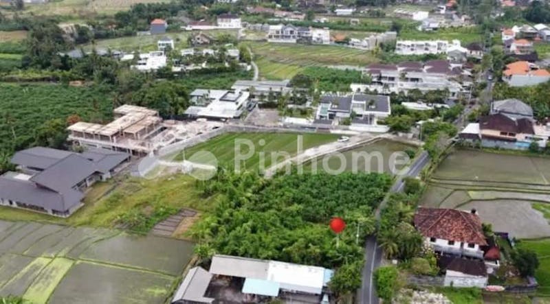 dijual tanah komersial lokasi bagus di jl  raya tumbakbayuh - 2